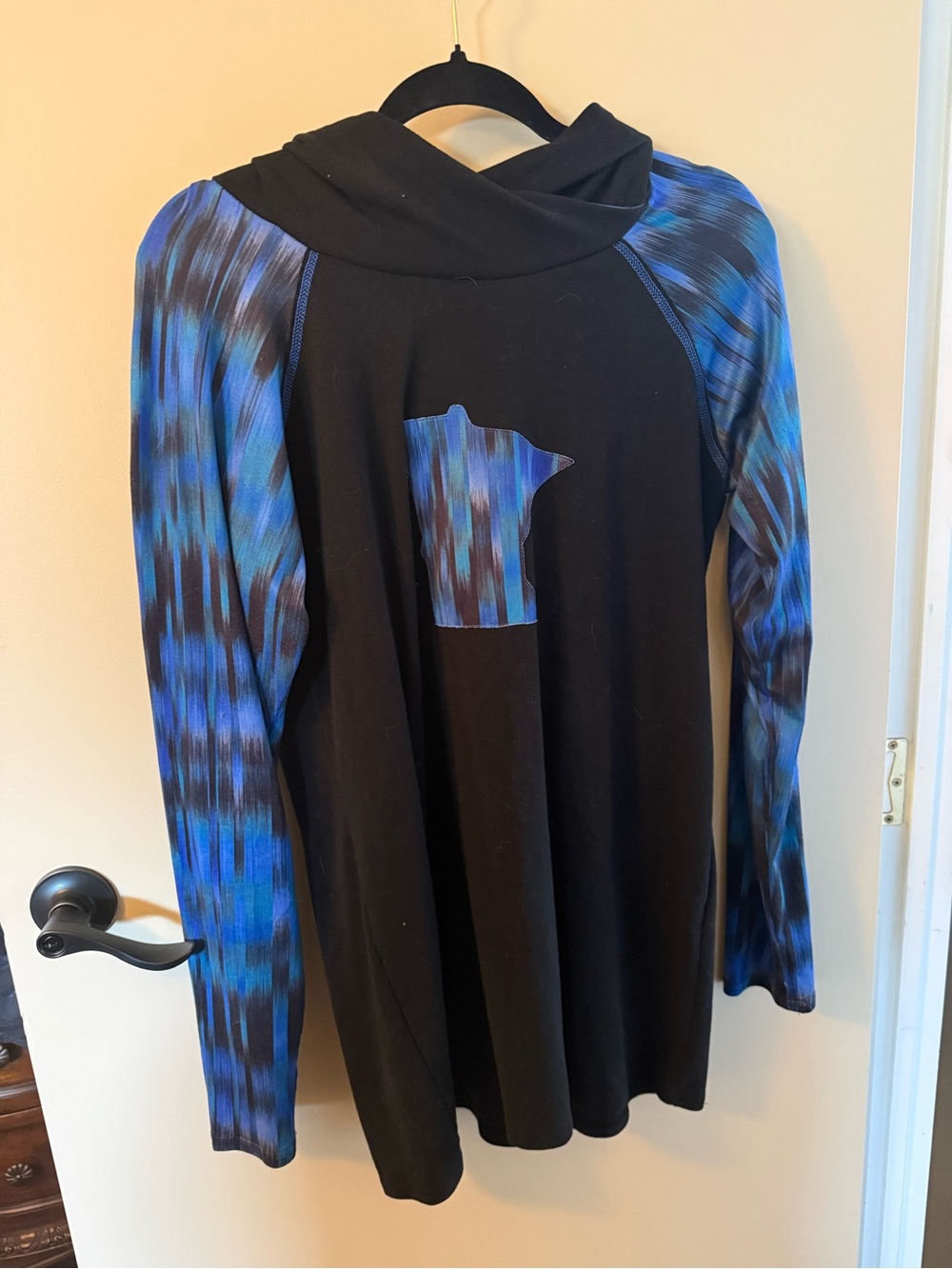 Laura Hlavac Size L(8-10) Women’s Hoodie NWOT